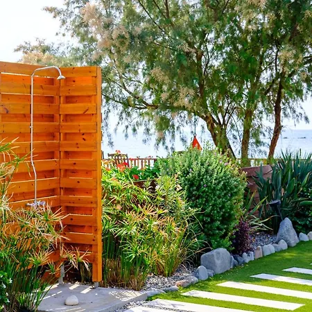 The Medview Garden House * Perivolia