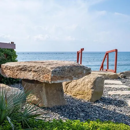 The Medview Garden House בית נופש פריווליה