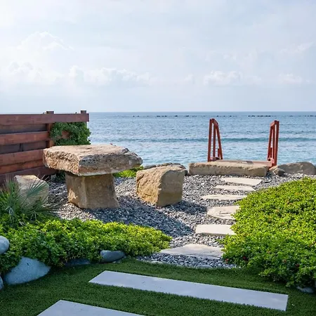 בית נופש The Medview Garden House פריווליה