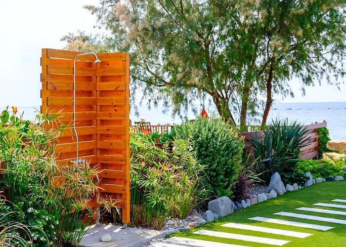 The Medview Garden House * Perivolia