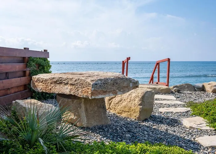 The Medview Garden House Дом отдыха Перволия